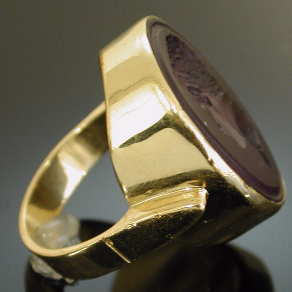 Vintage intaglio golden mens ring (image 3 of 5)